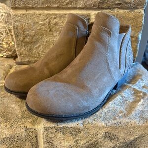 Mi Amore Taupe Suede Heeled Boots